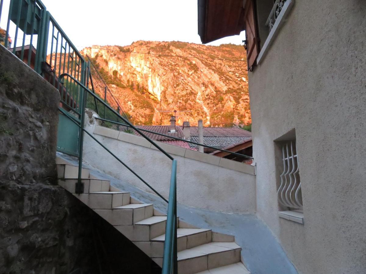 Ferienwohnung Au Bonheur Suspendu Pont-en-Royans Exterior foto